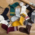 1 paar Frauen Socken Japanischen Stil Lose Socken Hohe Schule Mädchen Harajuku Socken Solid Farben