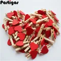 50 teile/los Rot Herz Liebe Holz Kleidung Foto Papier Peg Pin Mini Wäscheklammer Postkarte Clips