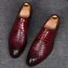 2021 formale Leder Schuhe Männer Kleid Business Schuhe Männlichen Geometrische Rot Oxfords Party