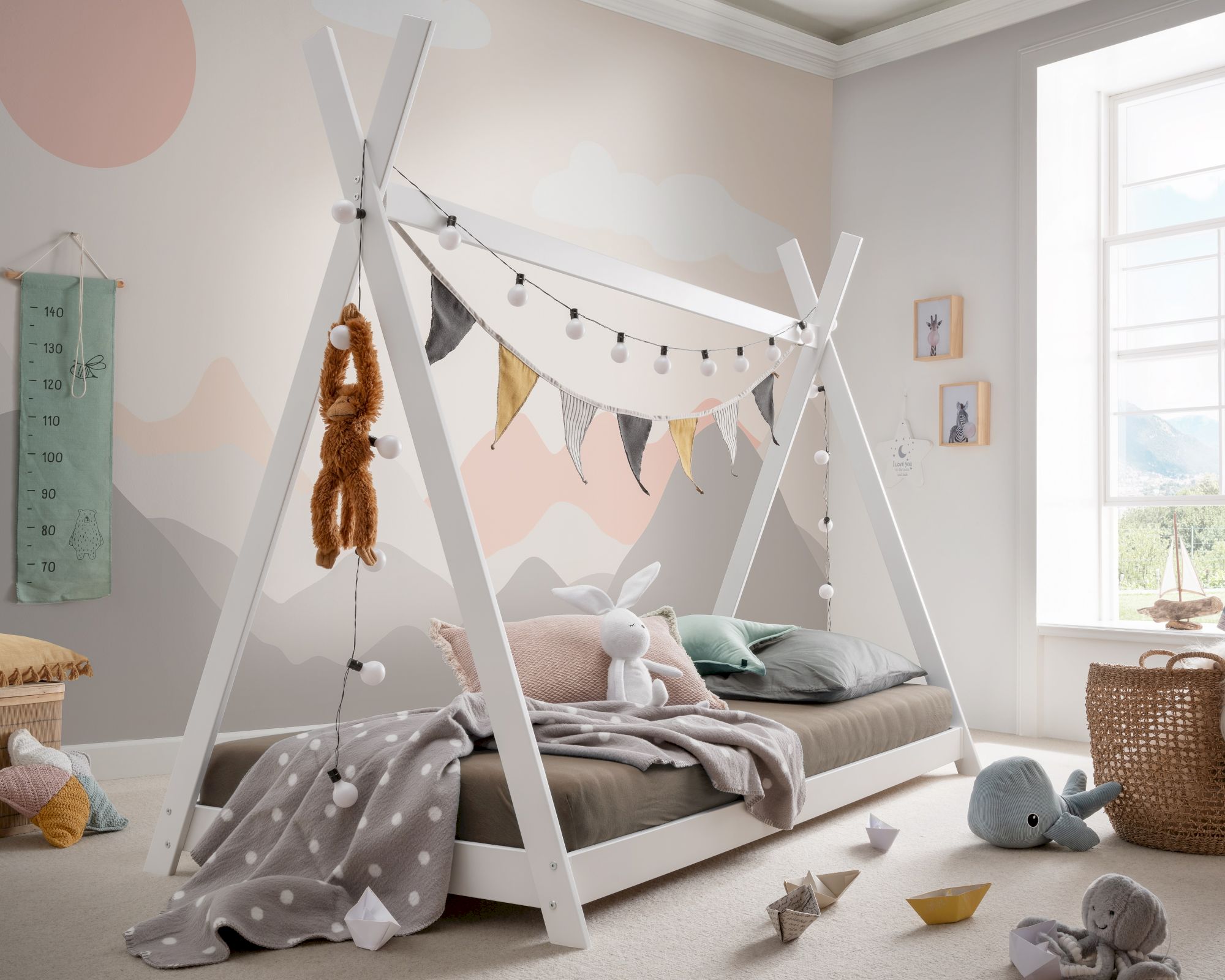 INFANSKIDS »Pinocchio« Tipi-Bett weiß Buche weiß lackiert / Stoffdach Hellgrau / Rollrost