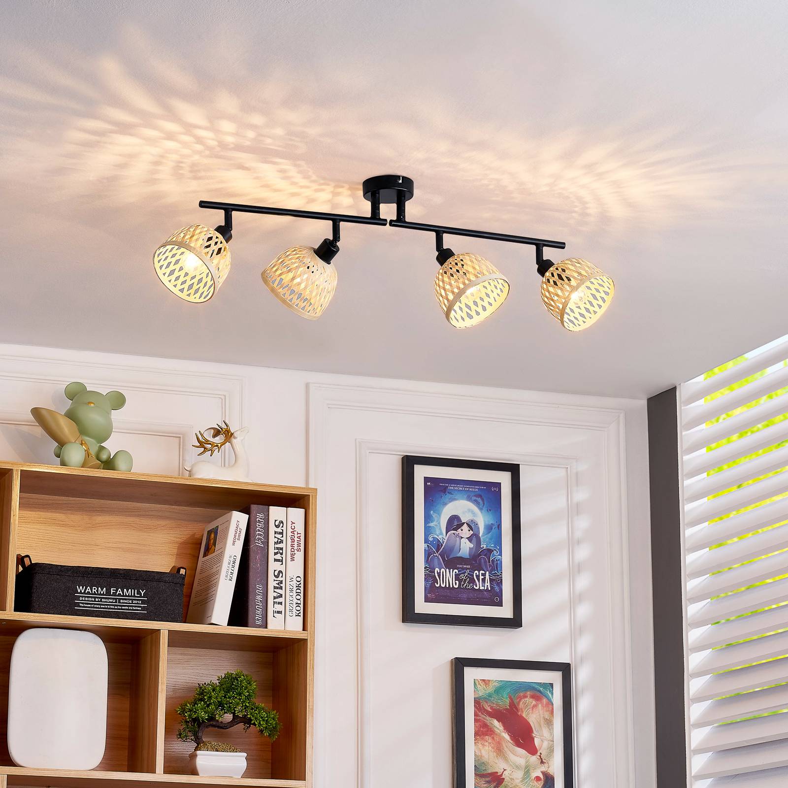 Lindby Deckenspot Youstin, 70,5 cm lang, Bambus 4-flg., E14 Youstin Lindby, dimmbar, Holz hell, für Wohn- / Esszimmer, Bambus, Landhaus / Rustikal, Strahler