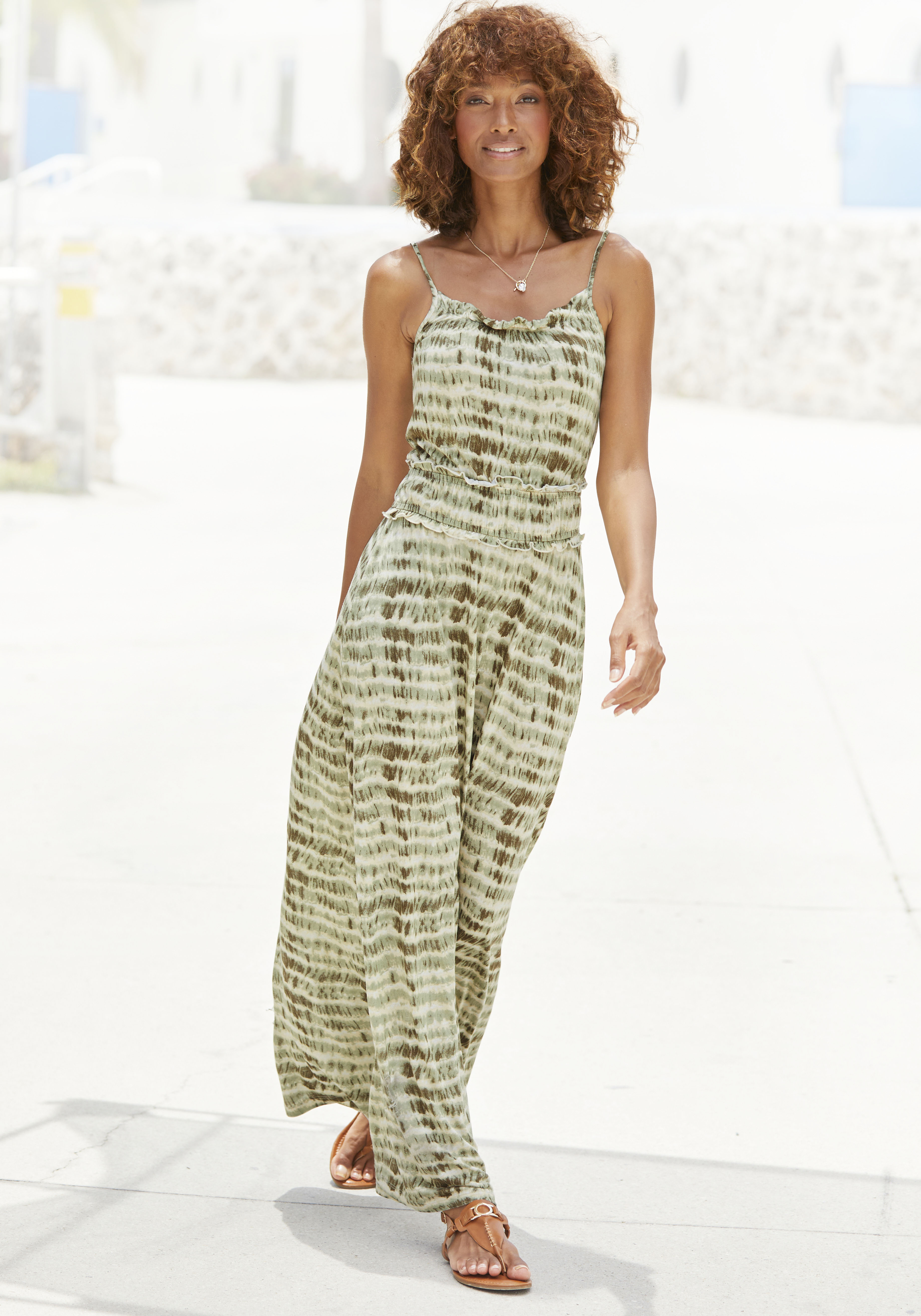 Maxikleid LASCANA, Damen, Gr. 38, N-Gr, grün (grün, creme bedruckt), Jersey, Obermaterial: 100% Viskose, bedruckt, Modisch, figurumspielend knöchellang, Rundhals, Kleider, mit Rüschendetails und Gummi in der Taille, Sommerkleid, Strandkleid Image