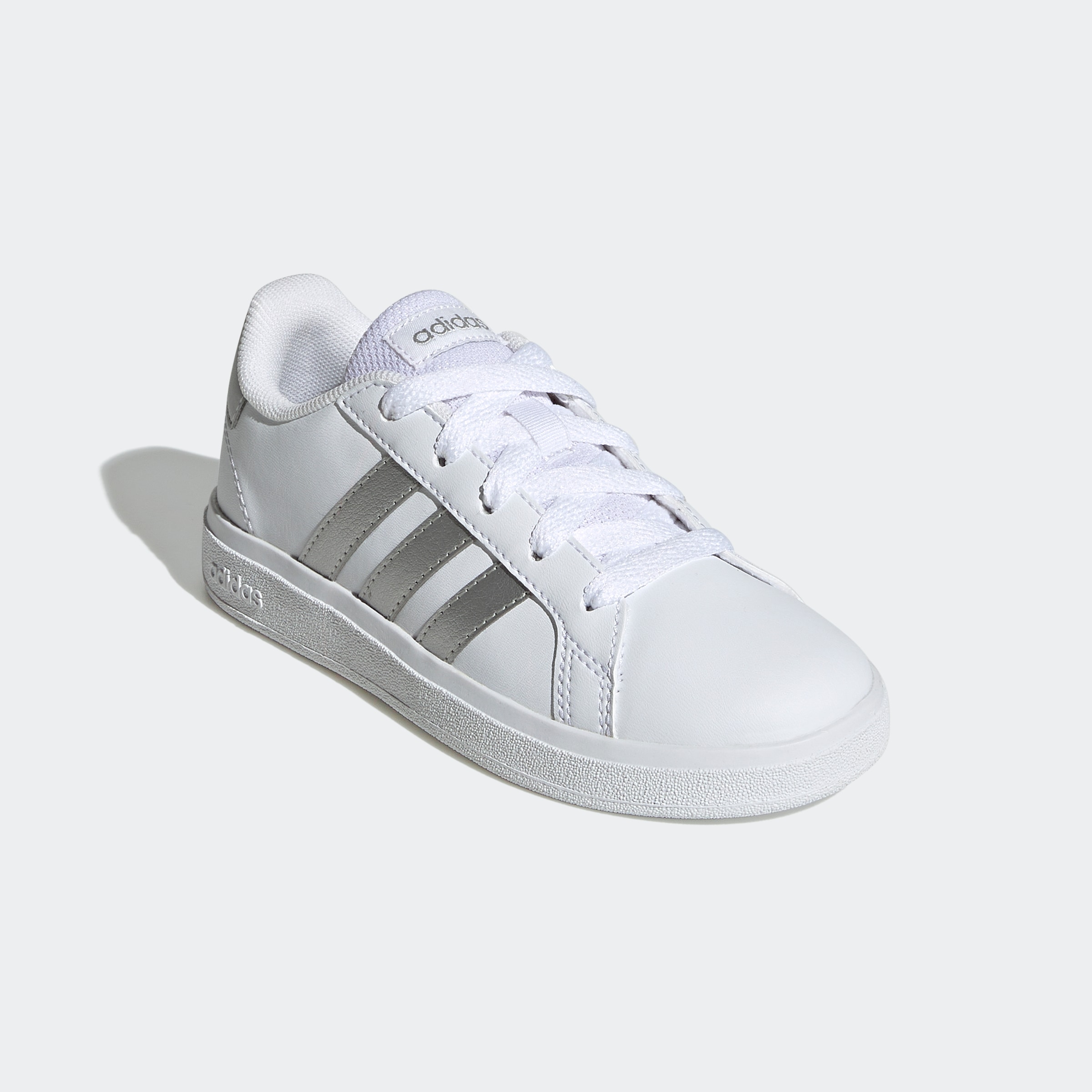 Sneaker ADIDAS SPORTSWEAR "GRAND COURT LIFESTYLE TENNIS LACE-UP", Mädchen, Gr. 34, weiß (cloud weiß, matte silber, matte silber), Synthetik, Textil, Schuhe Sneaker, Design auf den Spuren des adidas Superstar, für Kinder & Jugendliche