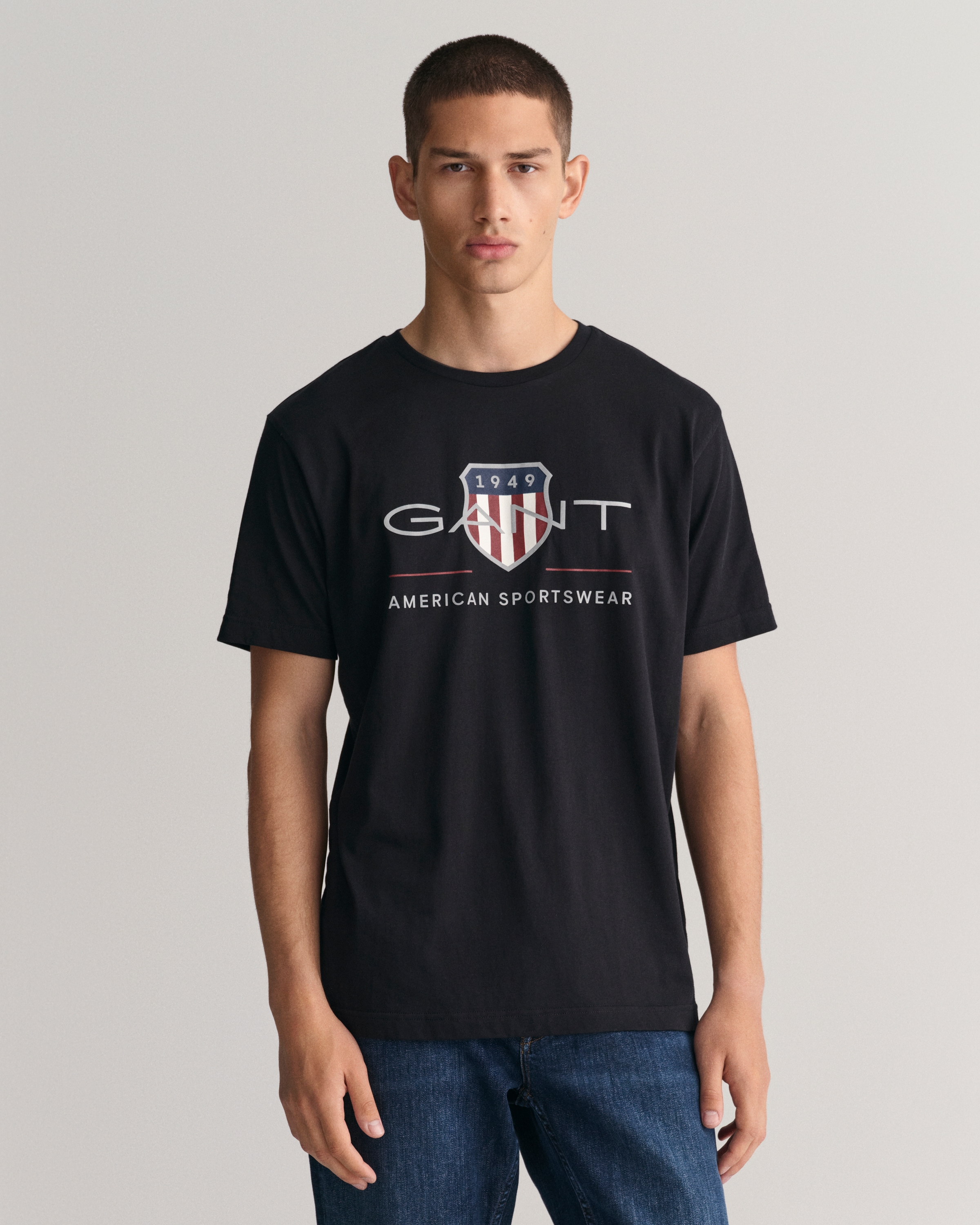 T-Shirt GANT "REG ARCHIVE SHIELD SS T-SHIRT", Herren, Gr. M, schwarz, Jersey, Obermaterial: 100% Baumwolle, regular fit hüftlang, Rundhals, abgesteppte Kante, Shirts, mit Logodruck auf der Brust Image