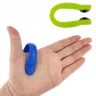La clip per massaggio alle mani con articolazione delle dita può essere indossata con un