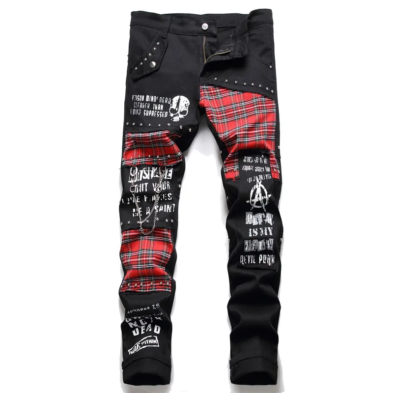 Jeans patchwork scozzesi scozzesi rossi scozzesi da uomo Punk Rivet Patch Pantaloni in denim neri Pantaloni dritti slim stampati con lettere teschio