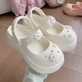 Nuove pantofole da donna coreane Cute Little Flower EVA suola spessa Mary Jane Hole Shoes for Summer