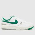 Nike gamma force trainers in white & green