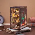 CUTEBEE Kit angolo libro fai da te Casa delle bambole in miniatura Casa Touch Light Copertura antipolvere Modello Giocattoli da costruzione Regali Farmaci magici