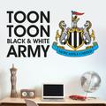 Autocollant mural Newcastle United Crest & Toon Army Song - 90 cm de largeur x 45 cm de hauteur