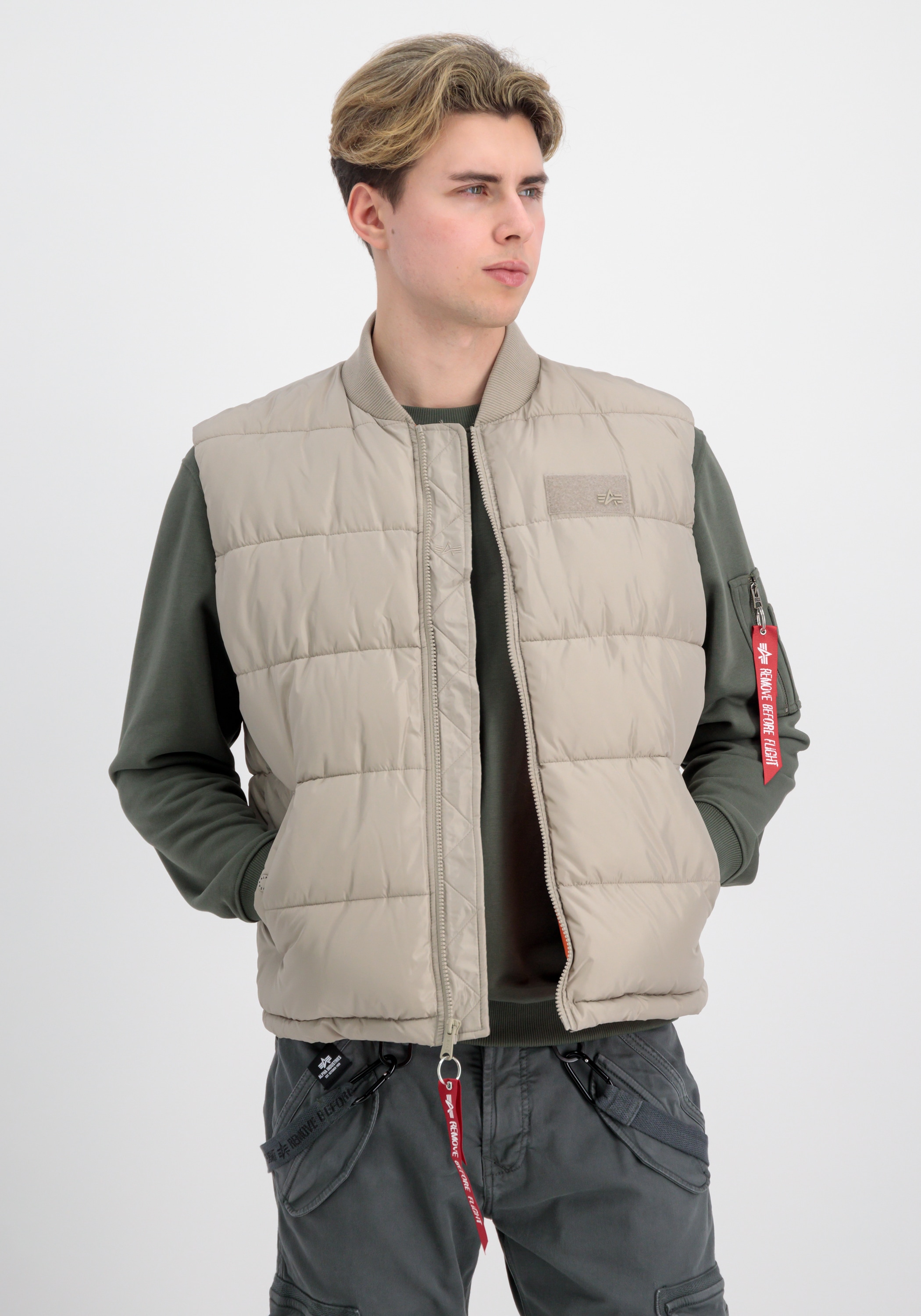 Funktionsweste ALPHA INDUSTRIES "Puffer Vest", Herren, Gr. M, beige (vintage sand), Obermaterial: 100% Polyester; Futter: 100% Polyester; Füllung: 100% Polyester, Westen Funktionsweste