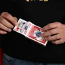 Card in the Box trucchi magici Card Magic Props Illusions Close up Magic Gimmick mago facile da