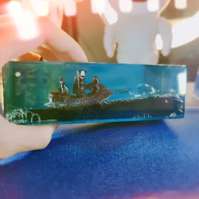 Kreative Ghost Ship Schwarz Perle Cruise Schiff Flüssigkeit Flüssigkeit Drift Flasche Tabelle Decor Image