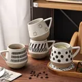 Tasse à café en céramique vintage à pois noirs et blancs tasse irrégulière d'art à la maison tasse