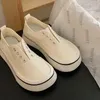 Damenschuhe weiße Damenschuhe Slip auf niedriger Leinwand zu Fuß bequem und elegant ein stilvolles