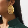 Exquisite übertriebene goldfarbene ovale Ohrringe für Frauen klassische strukturierte holprige