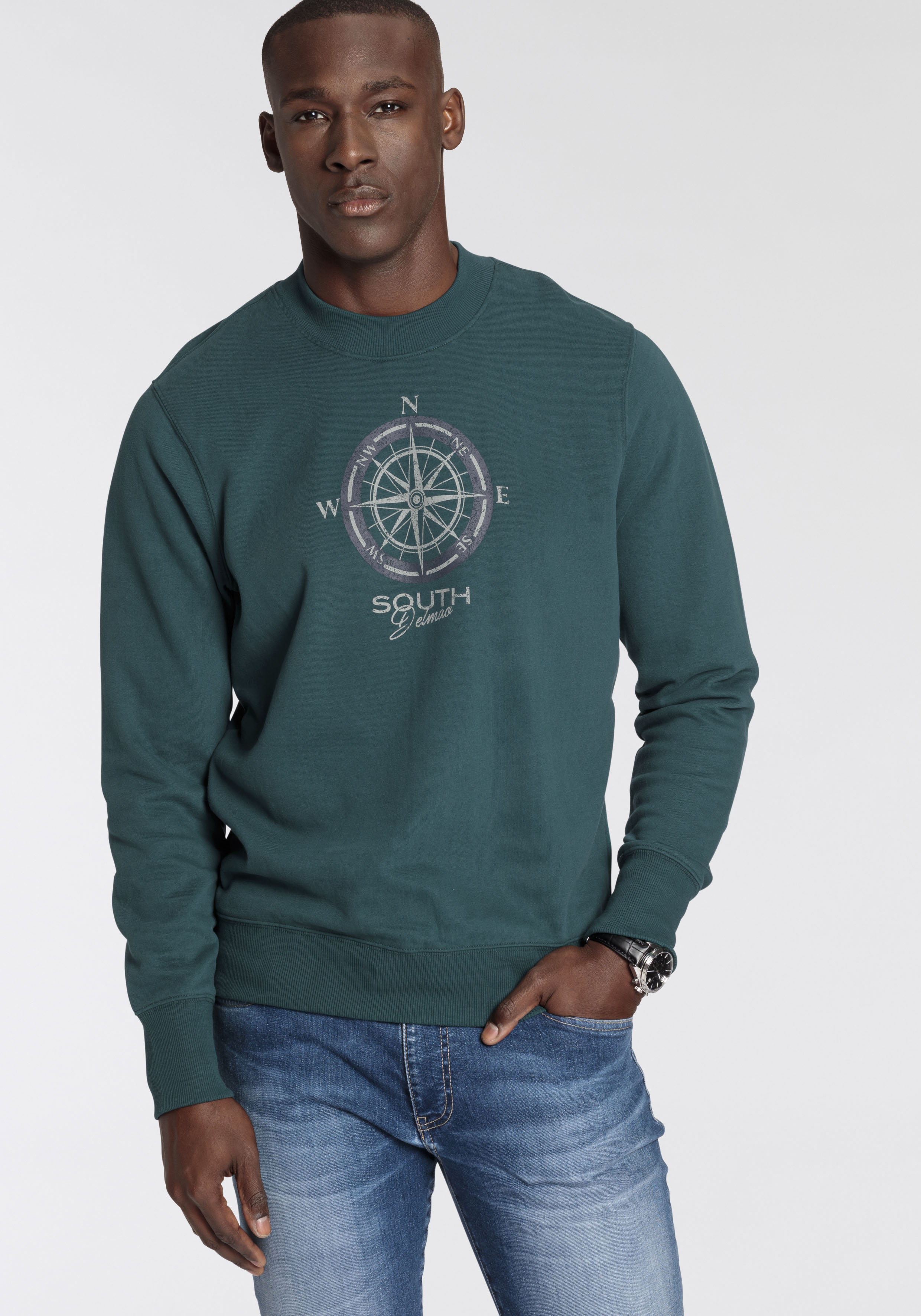 Sweatshirt DELMAO, Herren, Gr. L (52/54), grün (dunkelgrün), angeraute Sweatware, Obermaterial: 60% Baumwolle, 40% Polyester, bedruckt, normal normal, Rundhals, Rippbündchen, Sweatshirts, lange Ärmel, lässige Passform, mit Print, Rundhals Image