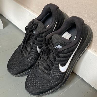 Nike Shoes | 2017 Black Nike Air Max Running Shoes Men’s Size 9.5 | Color: Black | Size: 9.5