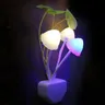 Novità fungo fungo luce notturna EU & US Plug sensore di luce 220V 3 LED lampada a fungo colorato
