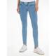 Slim-fit-Jeans TOMMY JEANS "Skinny Jeans Marken Low Waist Mittlere Leibhöhe" Gr. 33, Länge 32, blau (mid blue5) Damen Jeans Röhrenjeans