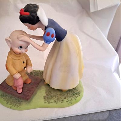 Disney Accents | Excellent Disney Snow White Kissing Dopey Bisque Figurine | Color: White | Size: Os