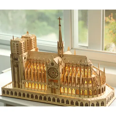 Puzzle tridimensionnel en bois de la cathédrale Notre-Dame Traptoy bricolage aide pédagogique en