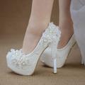 chaussures de mariage pour mariée demoiselle d'honneur femmes bout fermé blanc ivoire beige faux cuir escarpins avec dentelle fleur imitation perle talon aiguille plateforme fête de mariage soirée élégant vintage