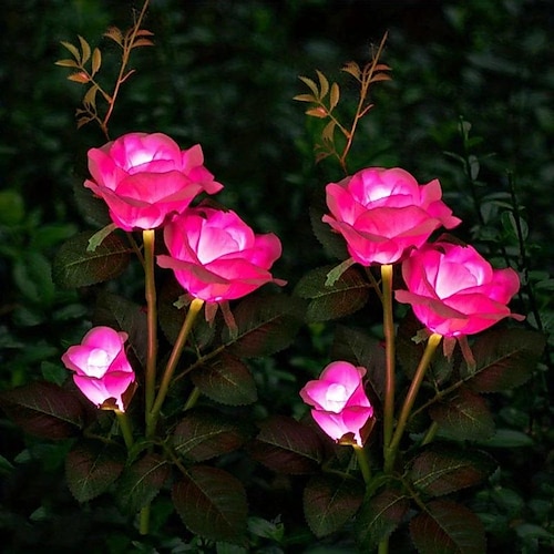 Luci di Giardino Solari Rosa Decorazioni Realistiche LED Fiore di Rosa per Cimitero Luci di Picchetti per Giardino Cortile Cortile e Decorazione per Tomba Impermeabile (Rosso Con 3 Teste di Fiore
