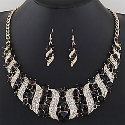 europäische und amerikanische übertrieben mode edelstein metall geometrische blinkende diamant halskette ohrring set ornamente großhandel 9228 Image
