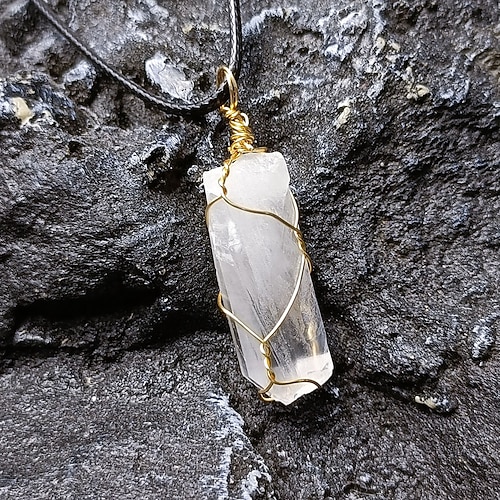 Heilende Kristalle natürliche Kristall-Jade siebenteilige Stein-Kombinationsset rosa Kristall-Liebe hexagonale Säulenanhänger mit mehrfarbig passender Geschenkbox Heilstein Weihnachtsgeschenk Image