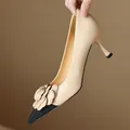 Escarpins à bout pointu en cuir véritable pour femmes talons hauts fins chaussures à fleurs