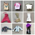 Una varietà di vestiti top camicia pantaloni cappotto vestito per bambola da 30cm moda bambola