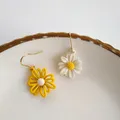 Boucles d'oreilles pendantes de fleurs asymétriques jaunes pour femmes et filles boucles d'oreilles