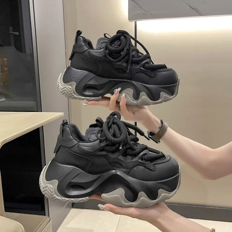 Schwarze Plattform-Damen-Turnschuhe 2024, Frühling, Schnürung, dicker Boden, vulkanisierte Schuhe, Frau, Pu-Leder, atmungsaktive Sportschuhe für Damen