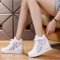 Frauen Keil Plattform Turnschuhe Gummi Brogue Leder High heels Lace Up Schuhe Spitz Höhe Zunehmende