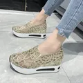 Platform zeppe Sneakers donna ricamo floreale Mesh Sneakers donna Slip on Casual comode scarpe col