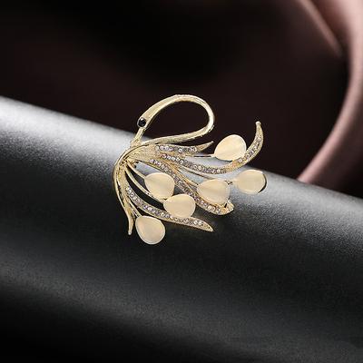 Women's Brooches Retro Animal Elegant Animals Stylish Luxury Unique Design Brooch Jewelry Gold For Party Gift Daily Holiday Date