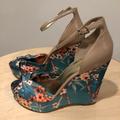 Nine West Shoes | Nine West Floral Wedge Sandal | Color: Black/Gray | Size: 10