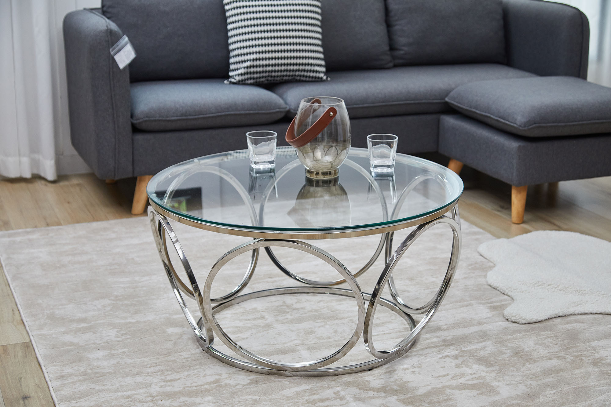 Couchtisch SALESFEVER "Couchtisch im eleganten Stil", silber (silber, silber, klar), B:80cm H:40cm T:80cm, Edelstahl, Sicherheitsglas, Tische, mit Design-Gestell aus Stainless Steel
