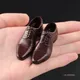 Chaussures en cuir marron noir pour hommes chaussures de gentleman solides modèle Fit 12 poupées