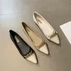 Damen-Wohnungen mit Ketten, 2025, Frühling und Sommer, neue spitze Zehen, einfarbig, Slip-on-Dame, elegante Schuhe, große Größe 44 45, kleine Größe 33
