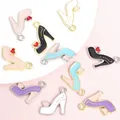 10 pz carino colorato scarpe col tacco alto a forma di smalto Charms eleganti donne collana