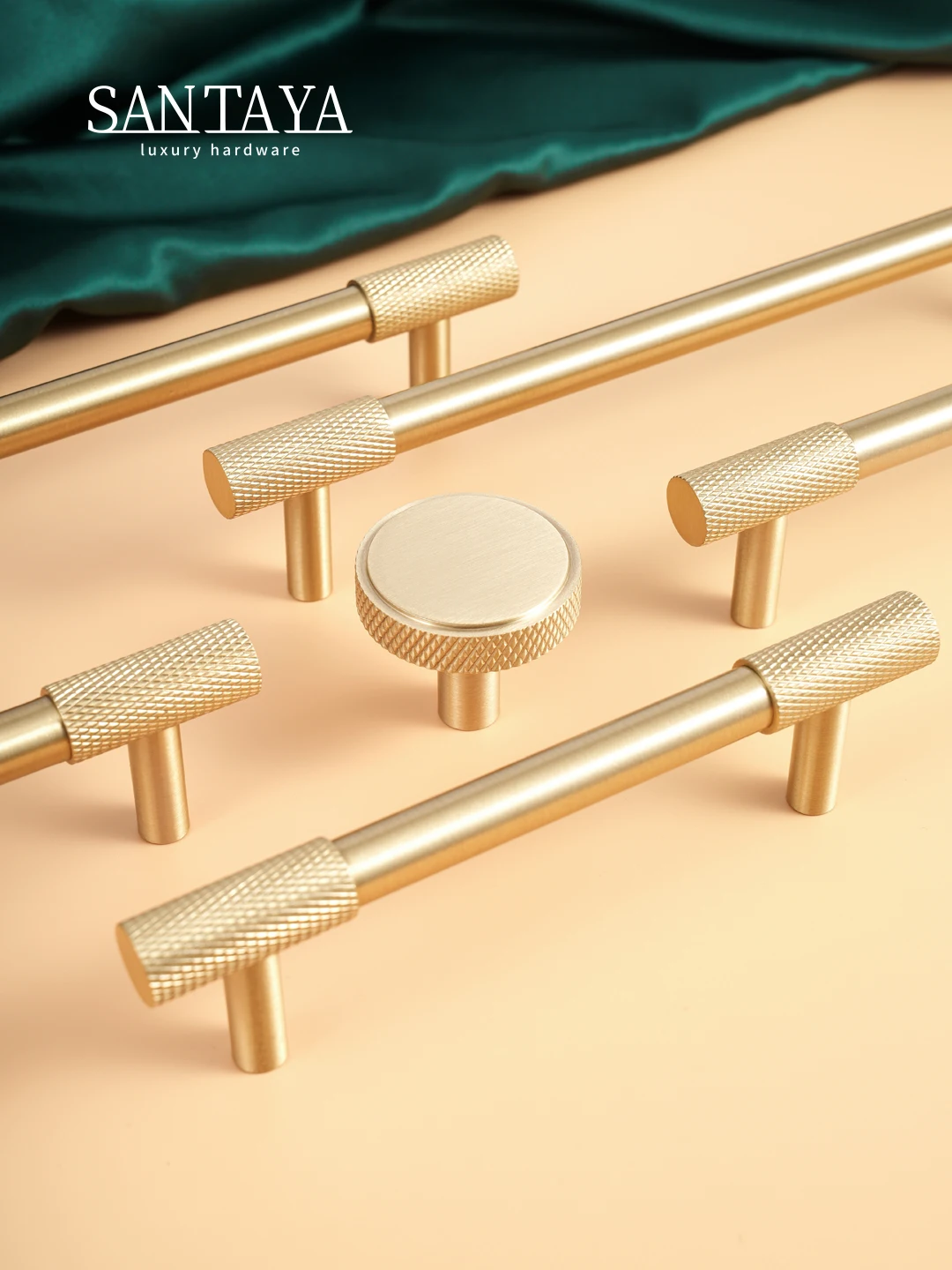 Santaya Messing-Möbelgriffe, Diamantschliff, Kreuz, gerändeltes Muster, goldene Knöpfe, Kleiderschränke, Küchenschränke, luxuriöse massive Türgriffe Image