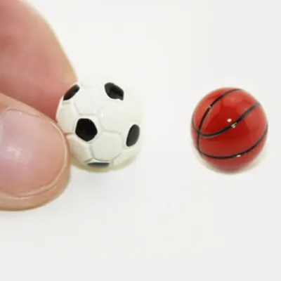 1PC 1:6/1:12 Dollhouse Miniature Sports Ball Soccer and Basketball Decoration Doll Accessories