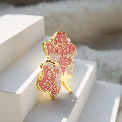 1pcs Beautiful Sakura Cherry Blossom Lapel Hard Enamel Metal Badges Lapel Pin for Men and Women