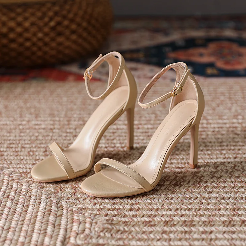 Neue Frauen Sandalen Ankle Strap Pumps Schuhe für Sexy Peep Toe Heels Sandalen Party Hochzeit Frau High Heels Luxus Schwarz Damen