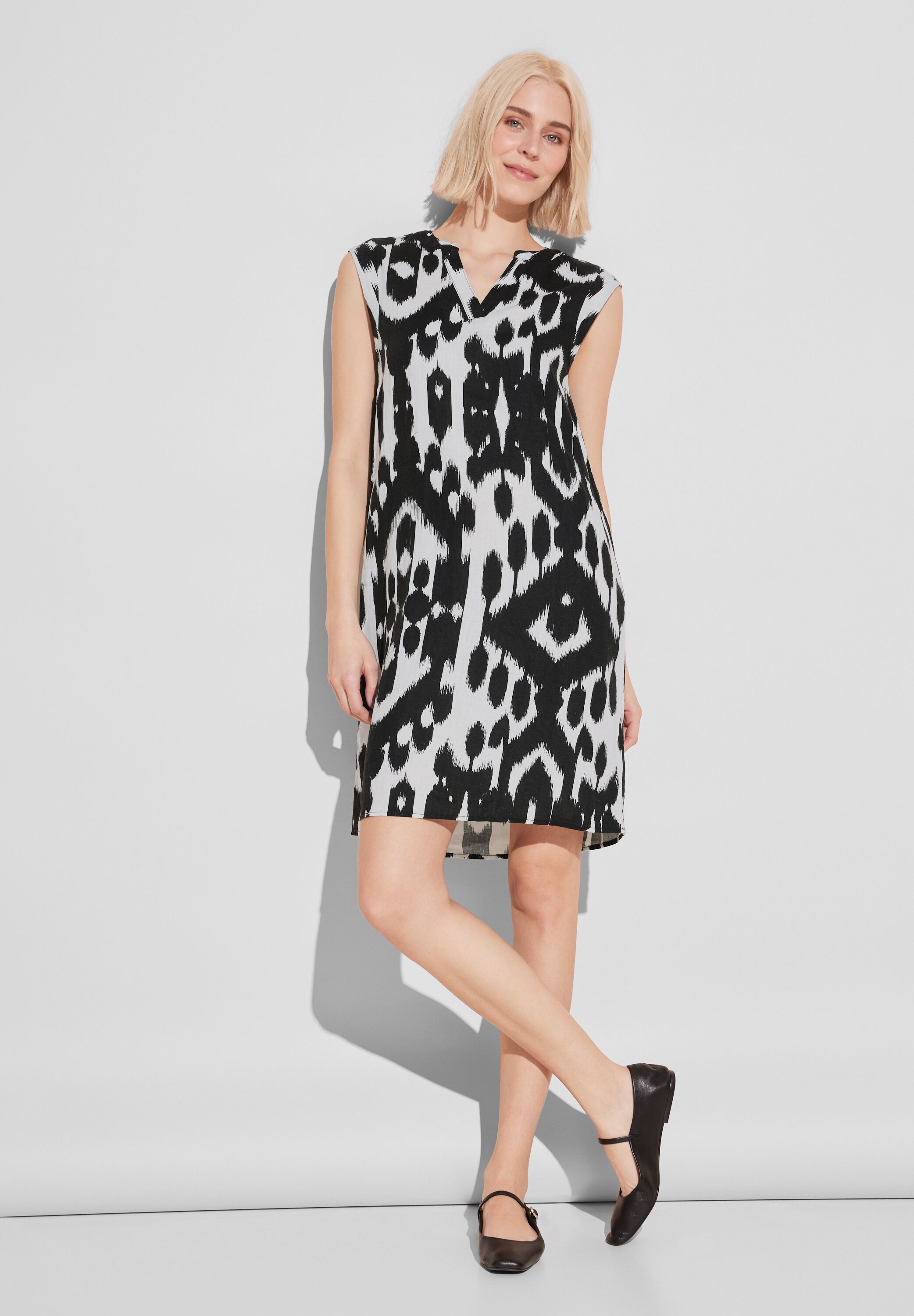 Sommerkleid STREET ONE, Damen, Gr. 42, EURO-Größen, schwarz, Stoff, 100% Leinen, gemustert, normal knielang, V-Ausschnitt, breiter Bund, Kleider, aus Leinen Image