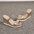 2024 sandali con zeppa donna oro argento Glitters pantofole con cinturino con fibbia piattaforma