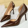 Westlichen Stil Party Frauen Schuhe 8 cm Dünne High Heels Flach Spitz Seite Hohl Serpentin Retro Damen Elegante Pumps braun