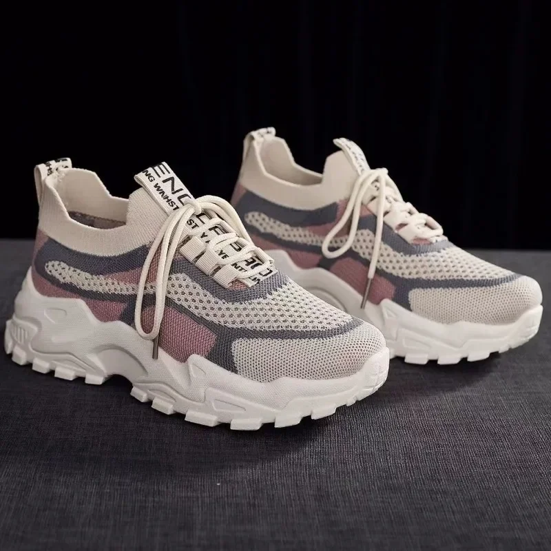 2024 neue fliegen gewebte Mesh lässig atmungsaktive Turnschuhe koreanischen Stil dickbesohlte Papa Schuhe Mesh rote Schuhe leichte Laufschuhe